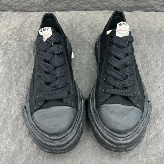 A - SNEAKERS