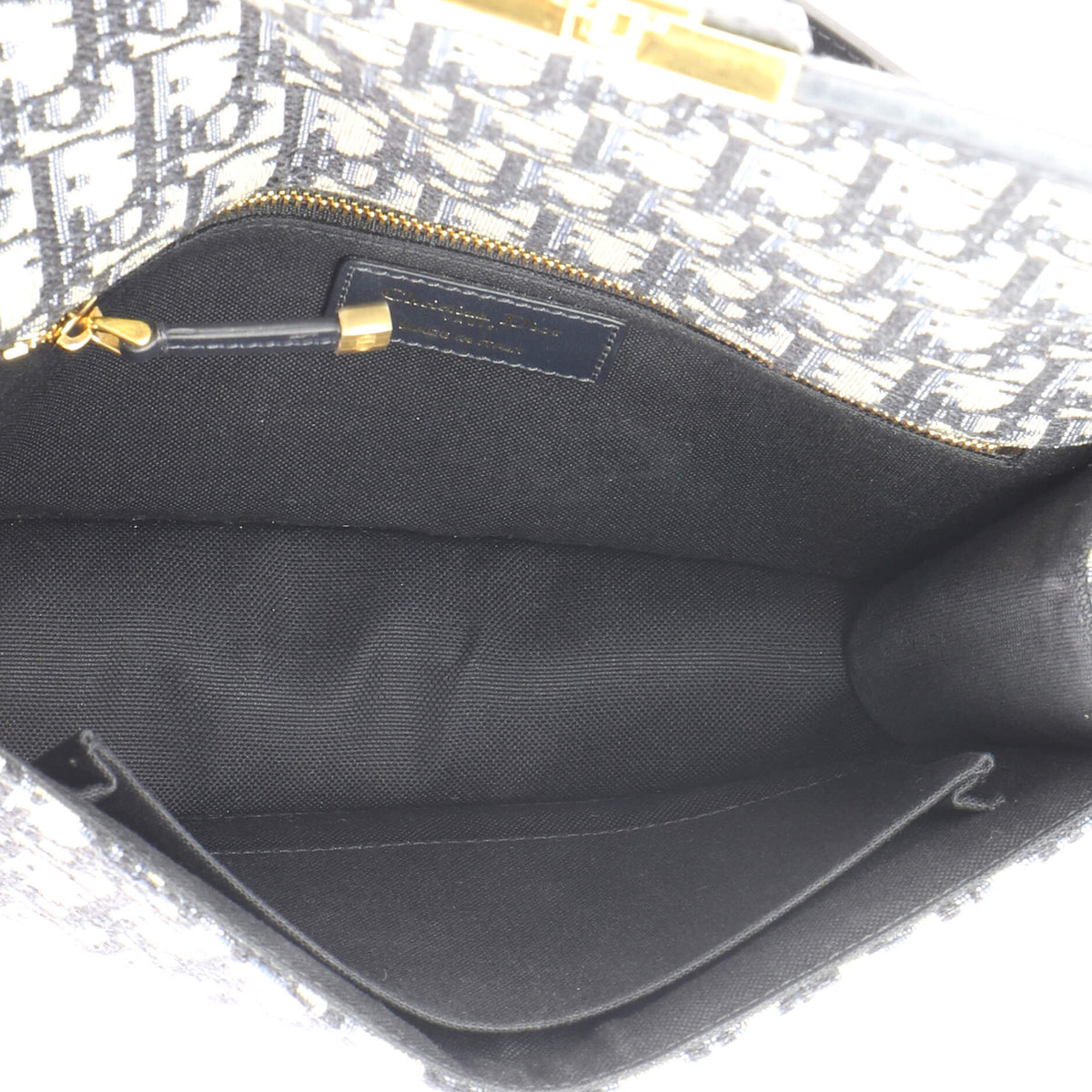 30 Montaigne Flap Bag Oblique Canvas