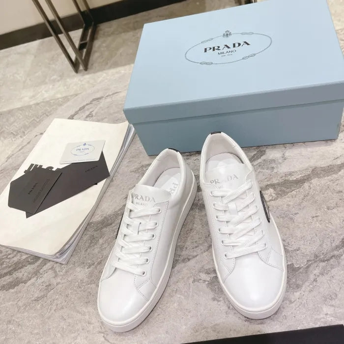 P - SNEAKERS