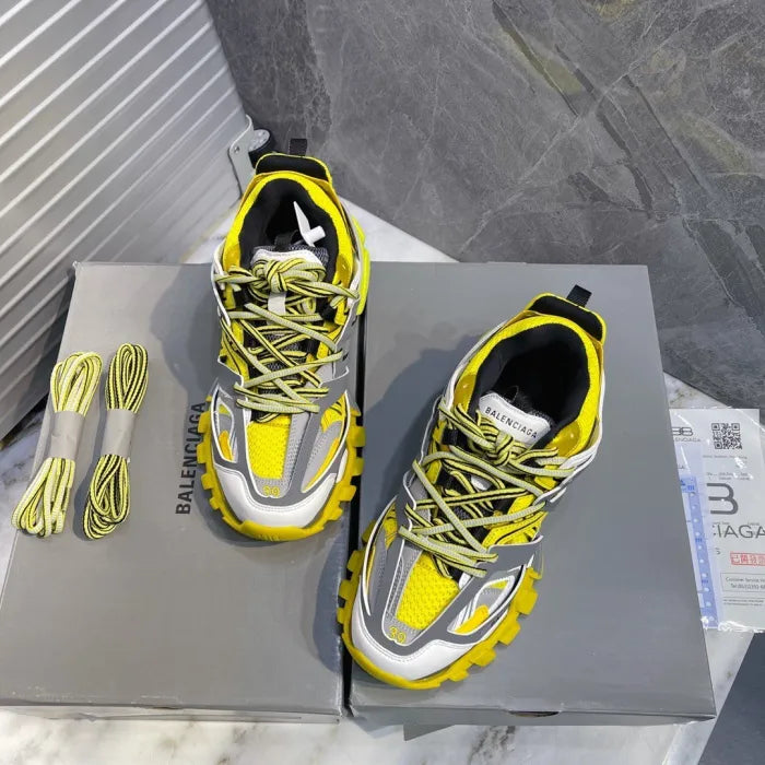 B - SNEAKERS