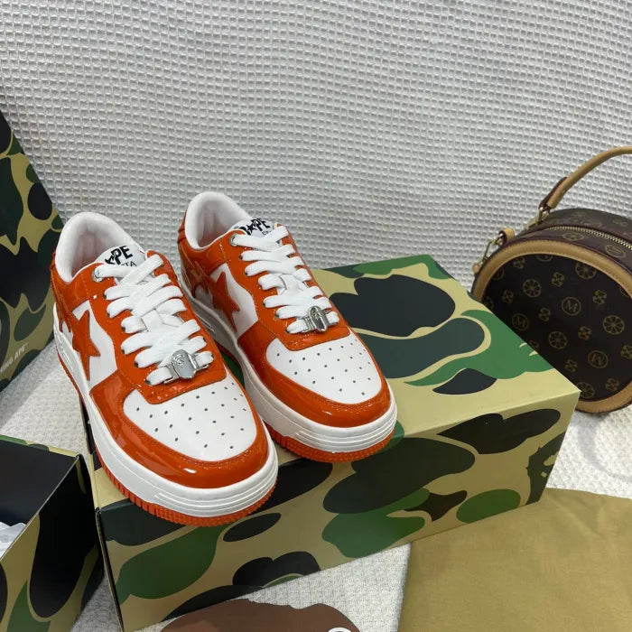 B - SNEAKERS