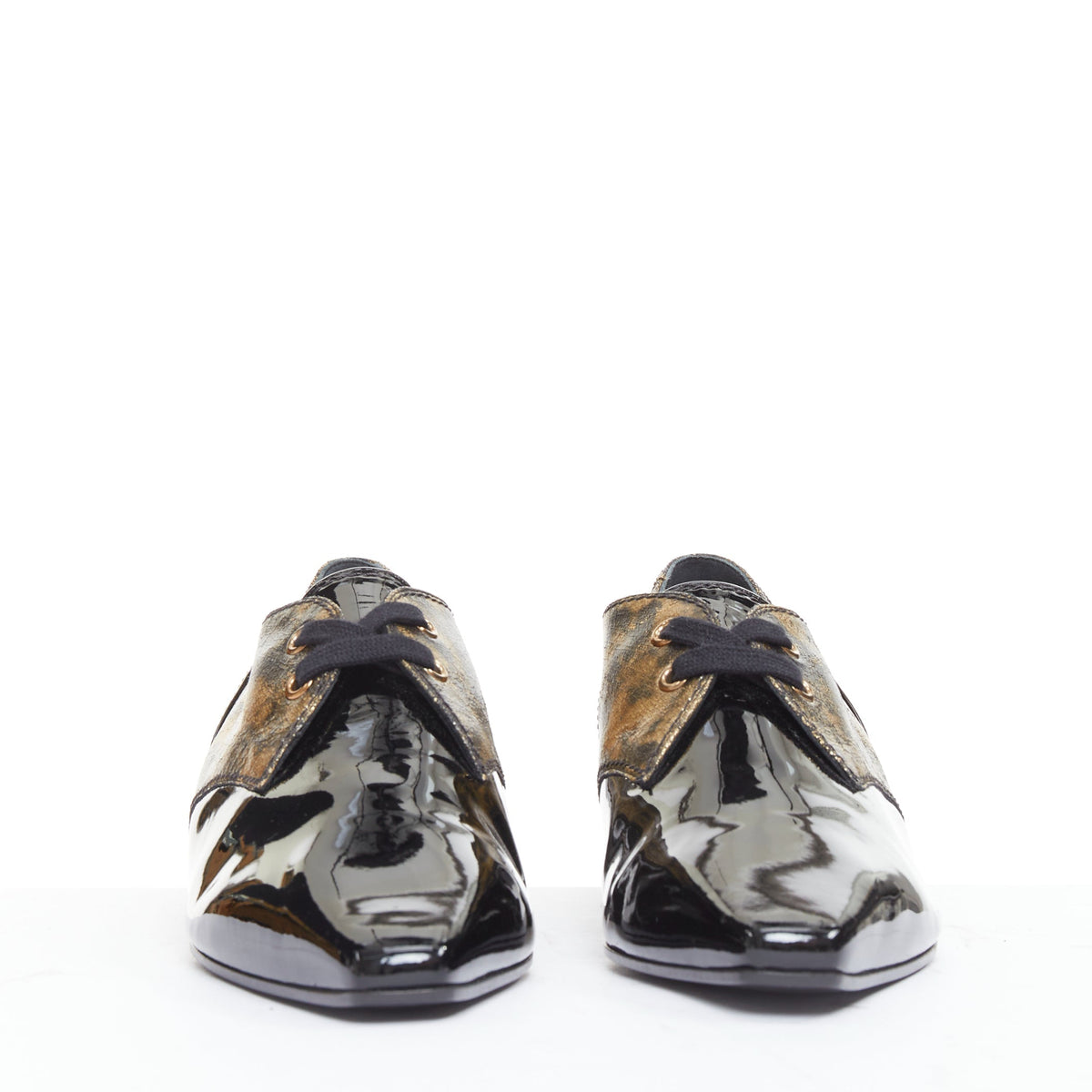 Women's Chanel 2018 Gold Pointed CC Oxford