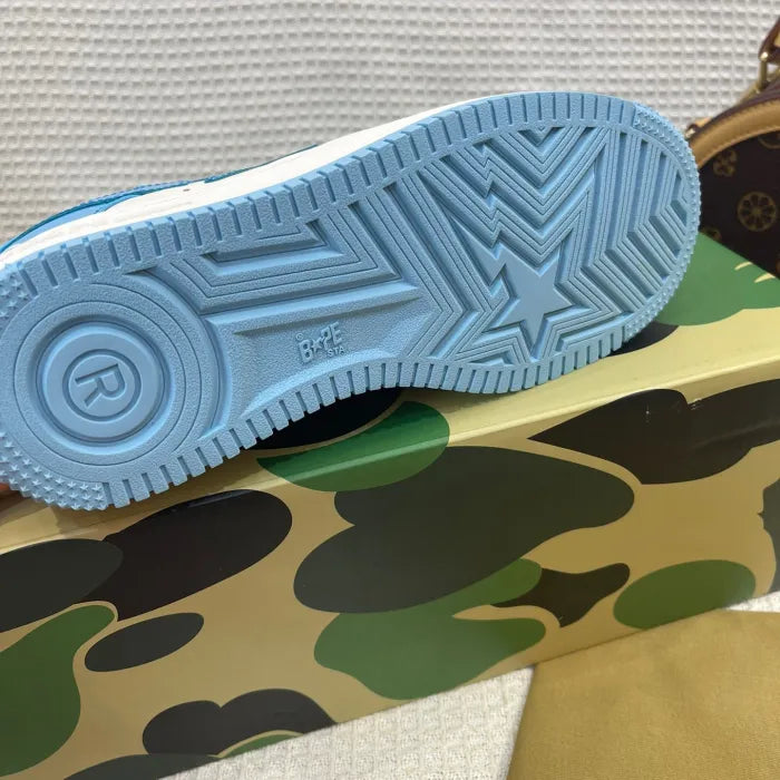 B - SNEAKERS