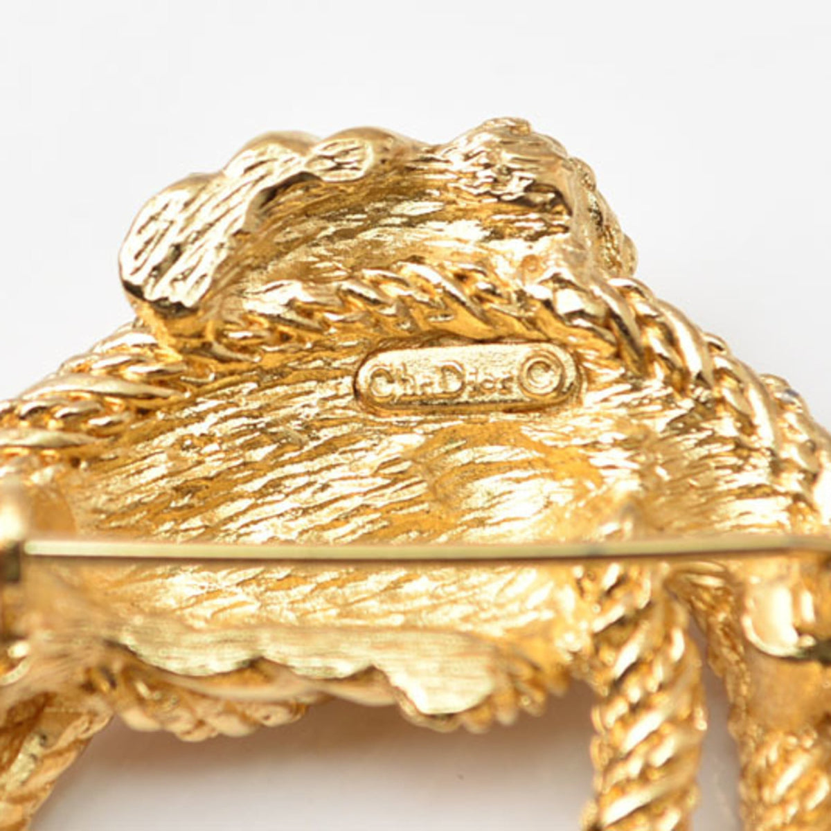 Twisted Rope Motif Brooch Gold