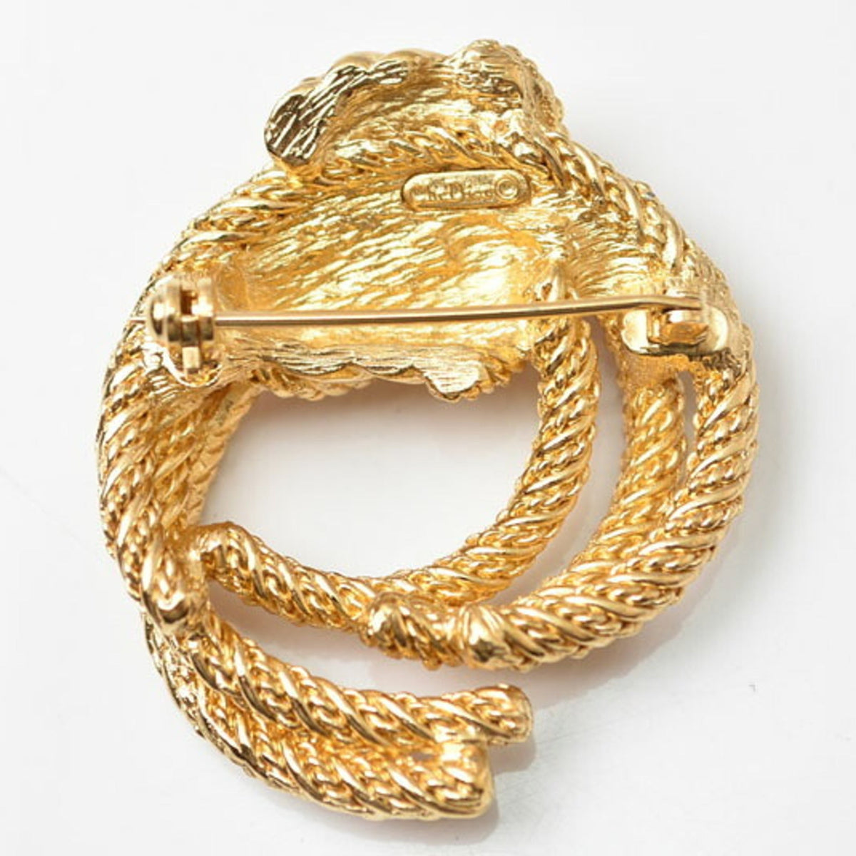 Twisted Rope Motif Brooch Gold
