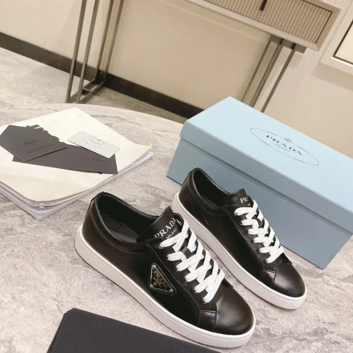 P - SNEAKERS