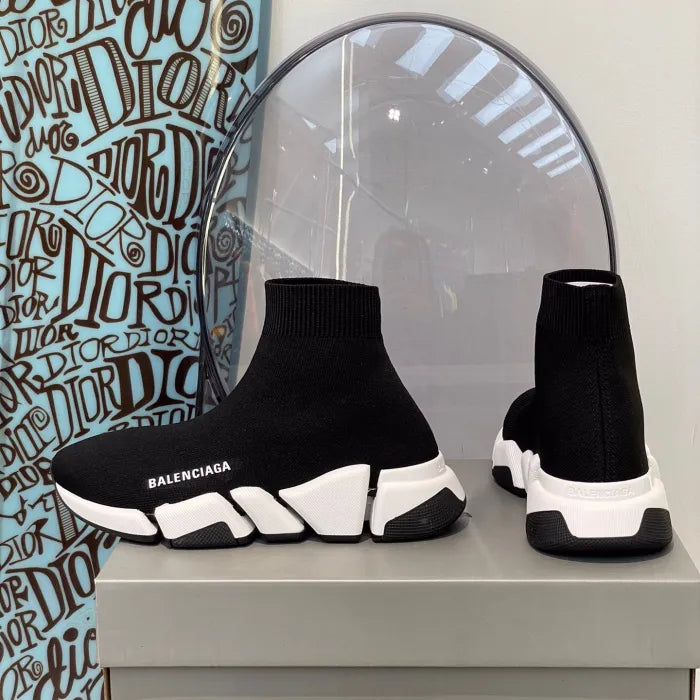 B - SNEAKERS